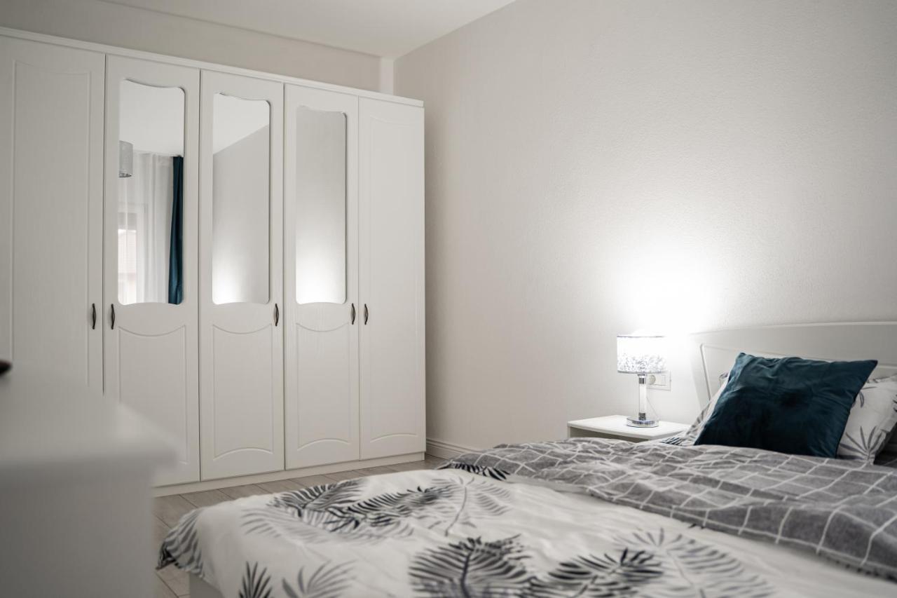Modern Apartment In Dumbravita Dumbravita  Bagian luar foto
